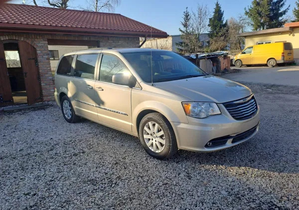 mazowieckie Chrysler Town &amp; Country cena 64900 przebieg: 179000, rok produkcji 2016 z Sochaczew